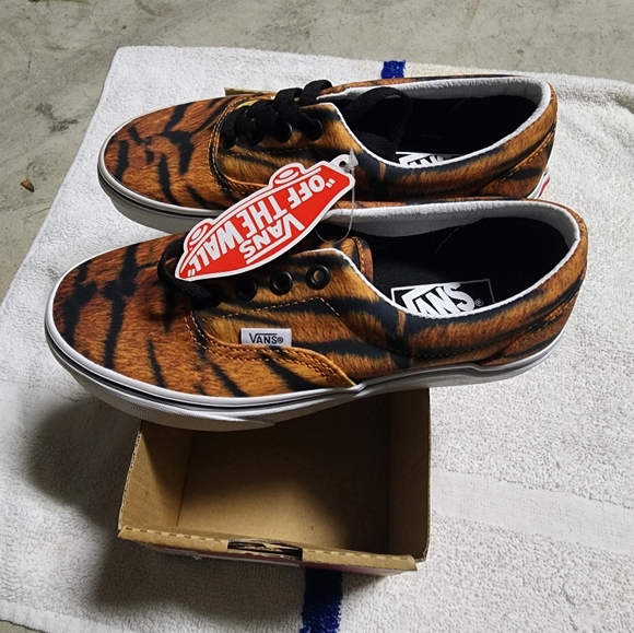 VANS ERA Men's 4.5 / Women's 6 Skate Shoes Tiger/True White - Picture 6 of 7